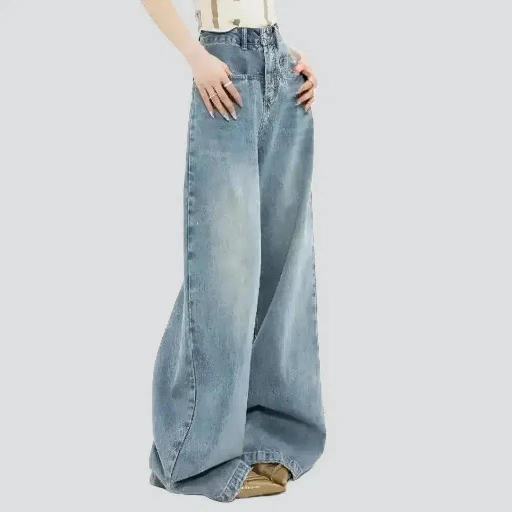 90s women's light-wash jeans