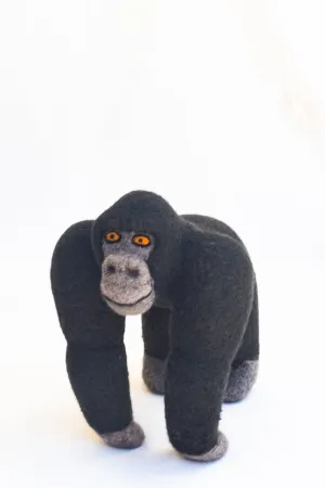 Mae Mountain Gorilla, Medium