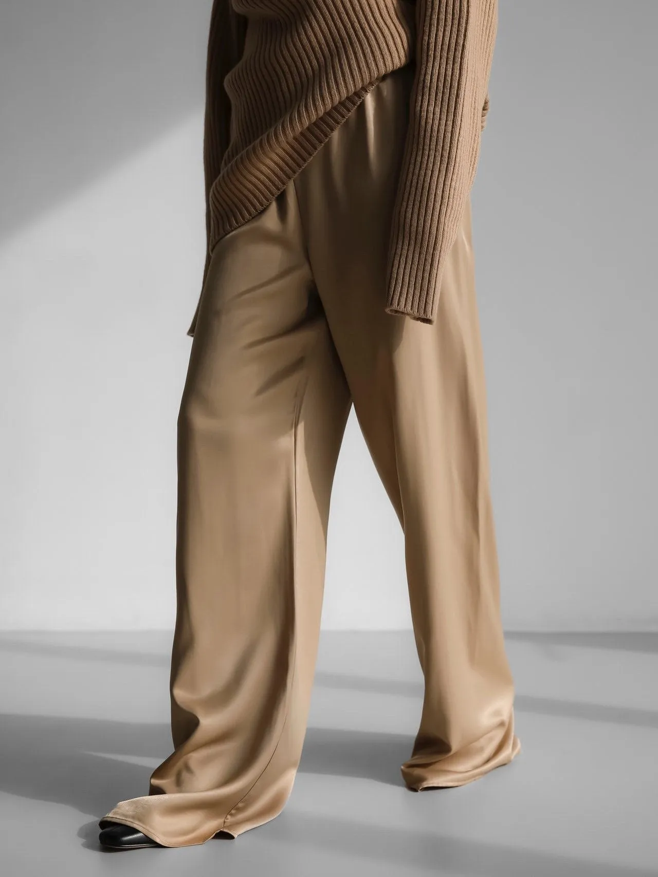 SILKY SATIN BANDED WIDE TROUSERS