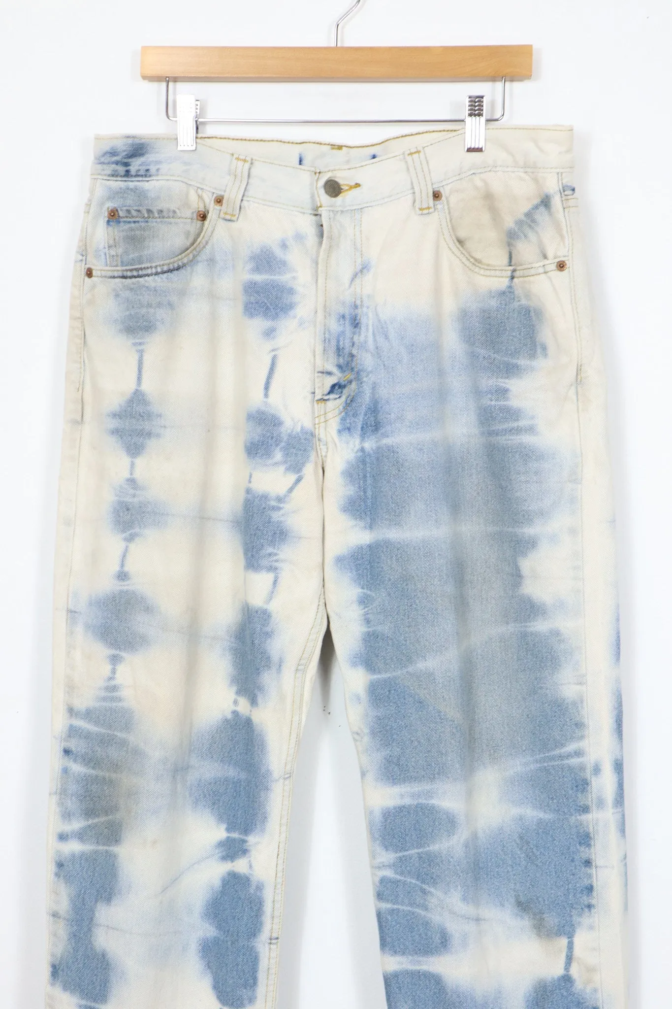 Upcycled Levi's 550 Relaxed Fit Bleached Jeans 01